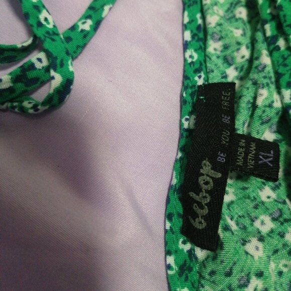 Slightly used short dress with green and white floral print from 'Bebop', size X - Picture 3 of 5